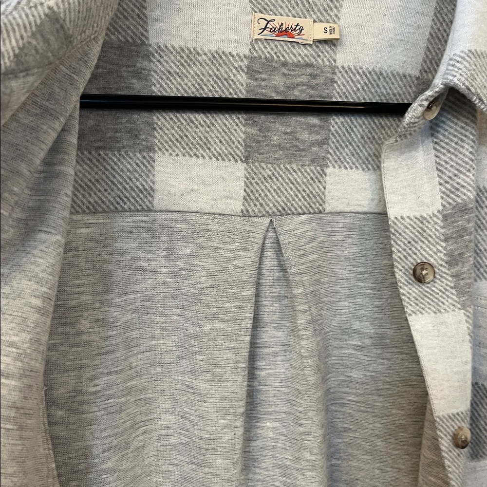 Faherty Grey Plaid Flannel hacket top size small - Picture 7 of 7